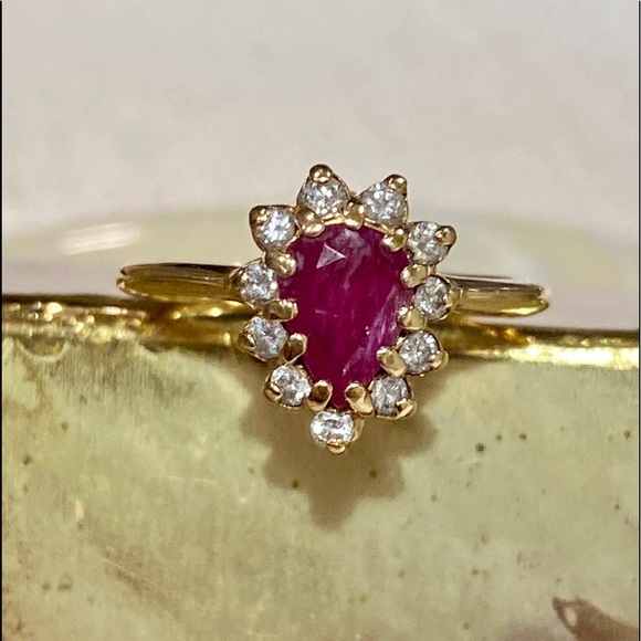 Jewelry - Genuine 🌺Vintage🌺 Ruby & Diamond Birthstone Ring